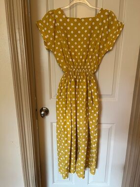 Yellow Polka Dot Midi Dress wit pockets